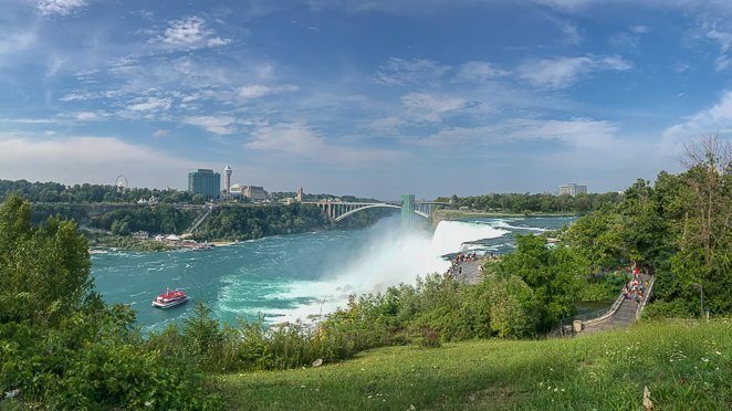 Niagara waterfall - top of the falls