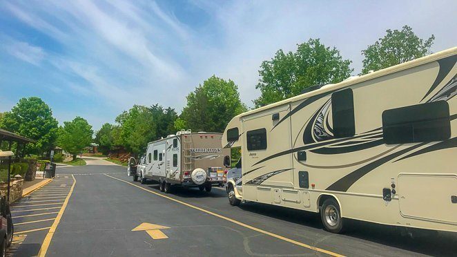 Camping with friends - Full-time RV family