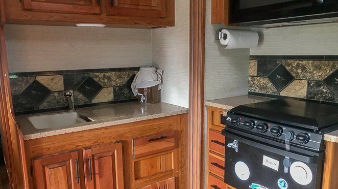 Full Time RV Kitchen - Camping kitchen clean