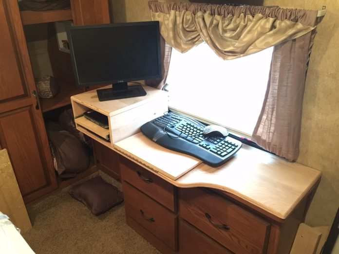 RV bedroom desk idea