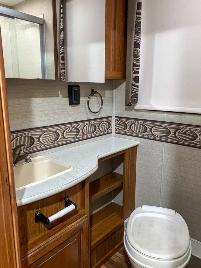 RV bathroom - keep your tanks clean RV bathroom - keep your tanks clean