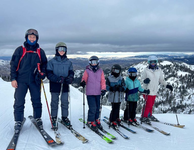 an-expert-guide-on-what-to-wear-skiing-this-year